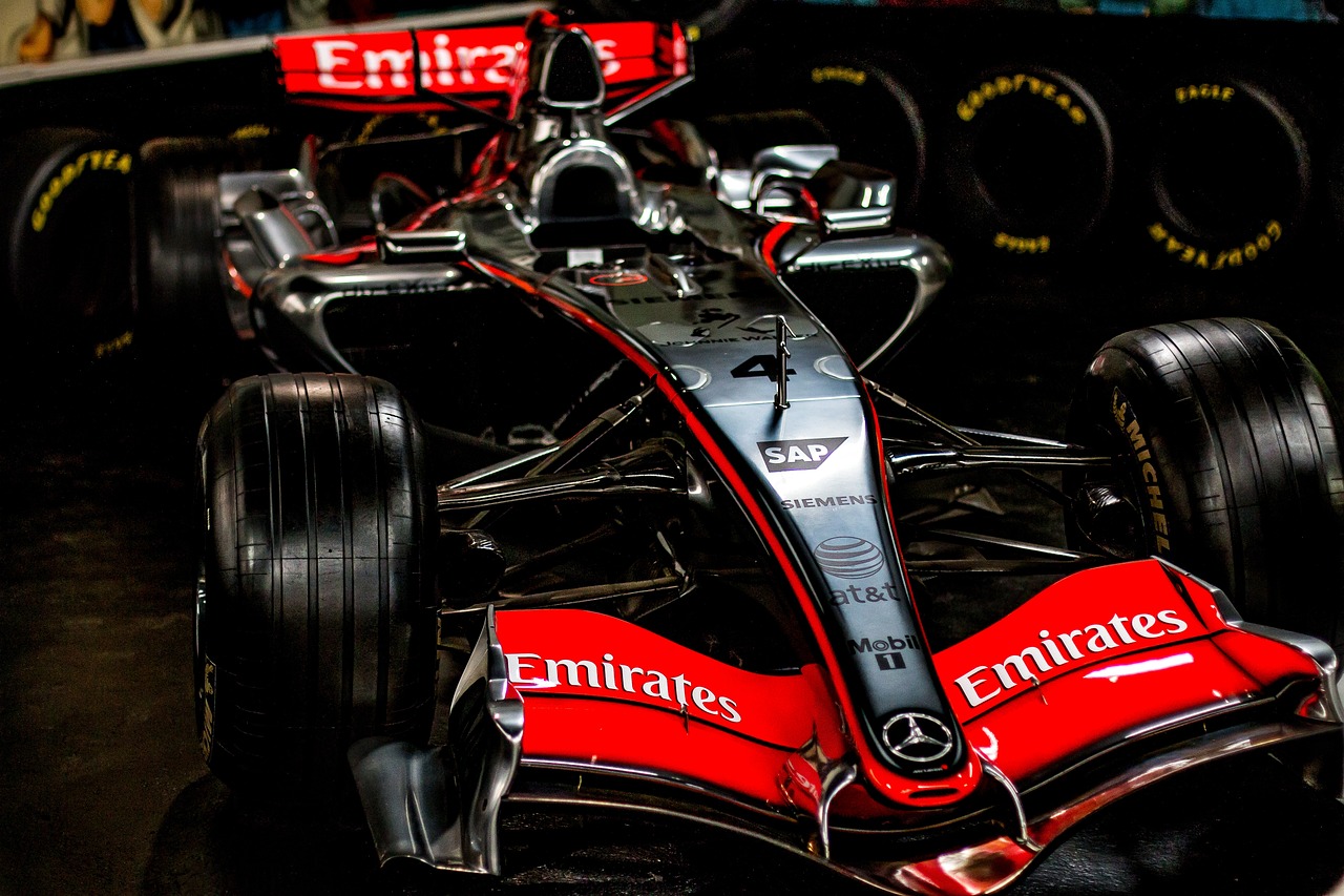 最新F1赛车品牌排行榜，速度与激情的较量场展现品牌实力！